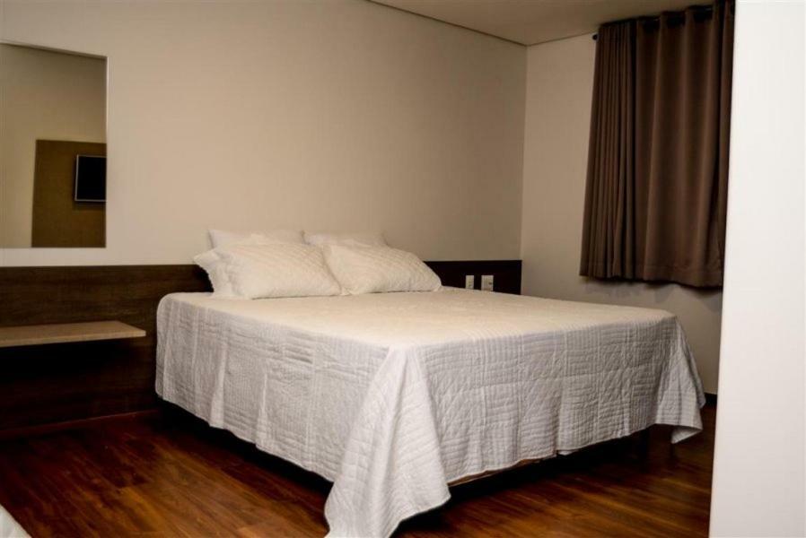 Grand Cafe Hotel Manhuacu Luaran gambar