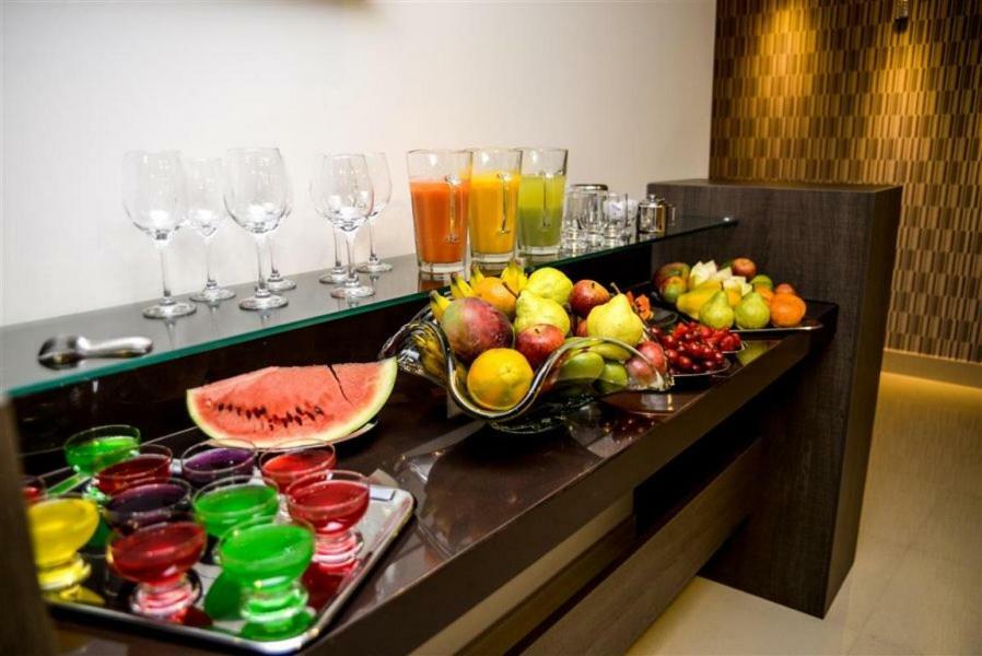 Grand Cafe Hotel Manhuacu Luaran gambar
