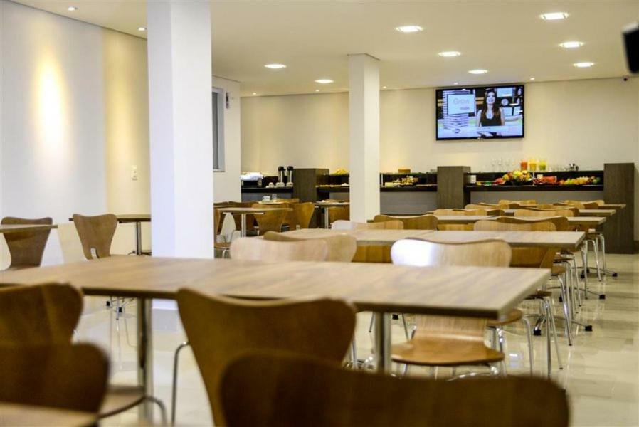 Grand Cafe Hotel Manhuacu Luaran gambar